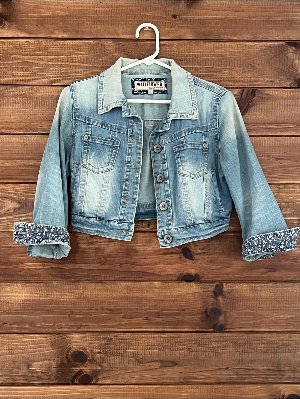 Wallflower Light Wash Denim Cropped Jacket Size Small